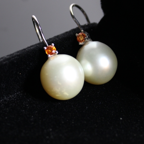 18k Pearl and Sapphire Drop Earrings - Picture 5 of 14